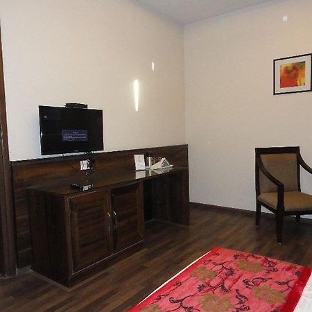 Silver Sands Hotel จัณฑีครห์ ภายนอก รูปภาพ