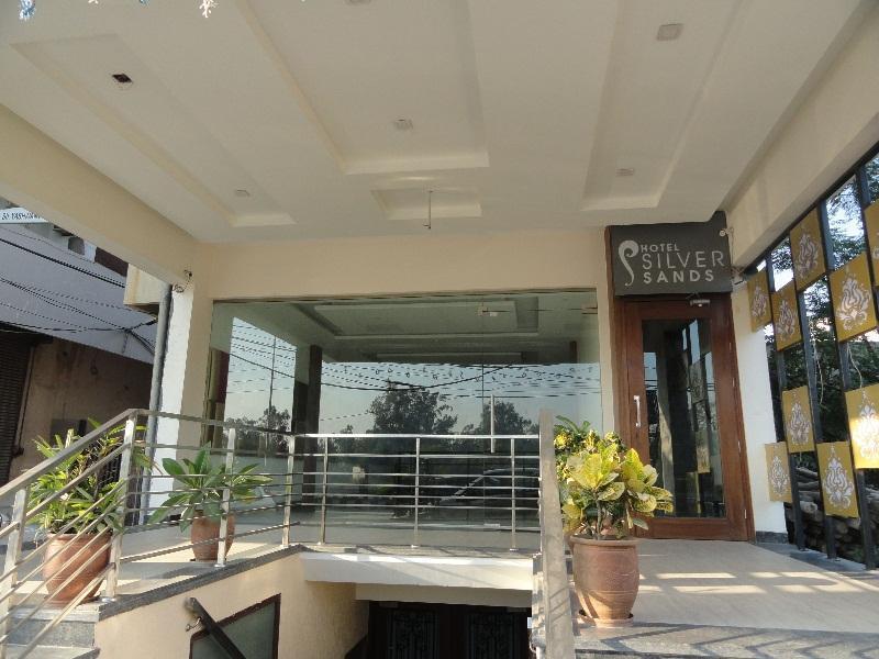 Silver Sands Hotel จัณฑีครห์ ภายนอก รูปภาพ